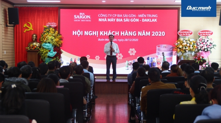 Không gian diễn ra hội nghị